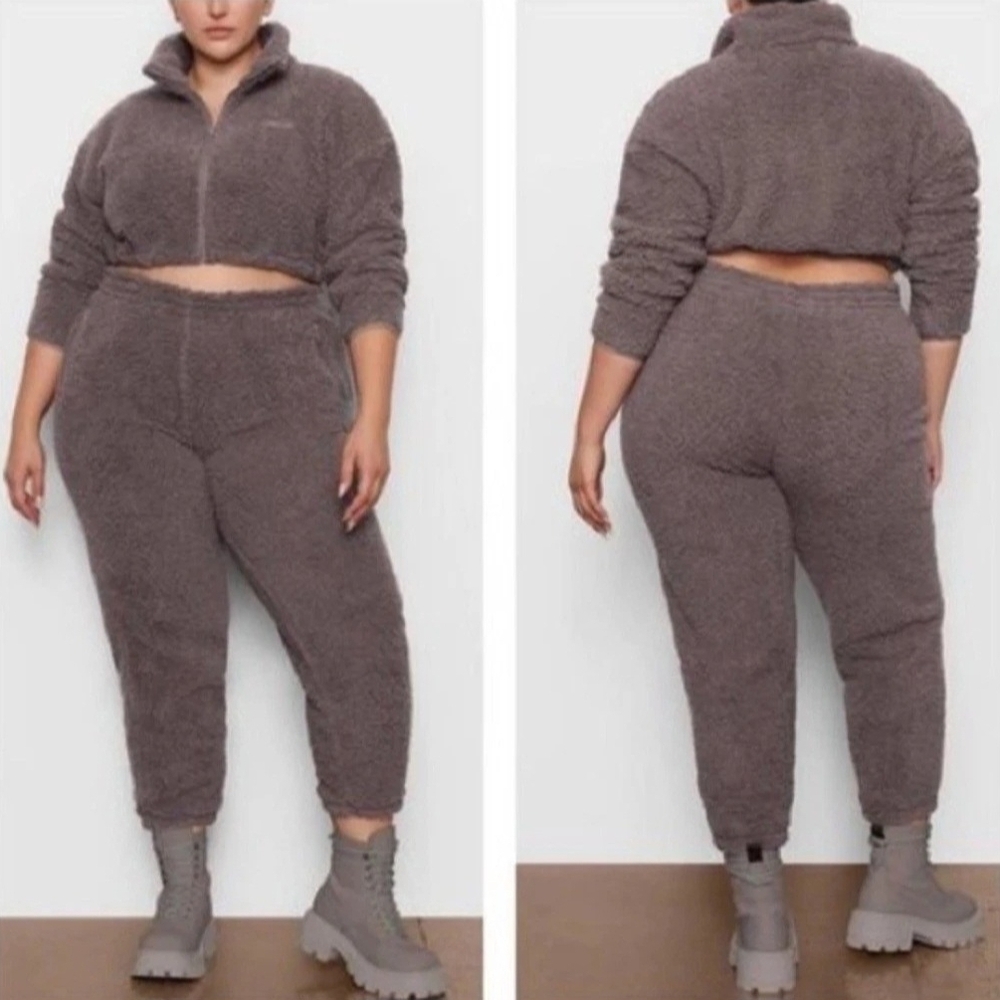 NWT - SKIMS Teddy Joggers In Amethyst - 3X